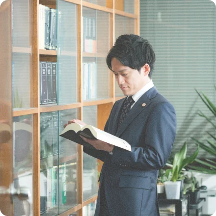 法律相談や面談の様子をイメージした写真